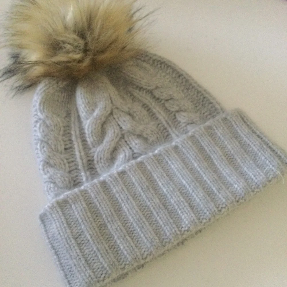 HALOGEN CASHMERE CABLE KNIT CUFFED BEANIE WITH FAUX FUR POMPOM HEATHER GRAY NEW